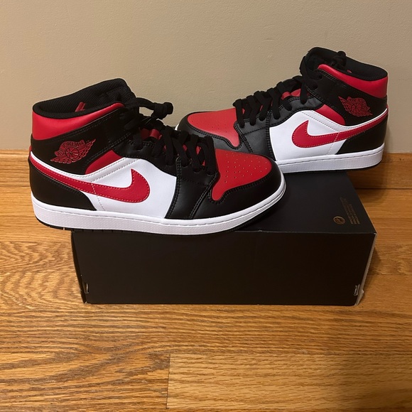 Air Jordan 1 Mid Bred Toe Basketball Sneaker - Picture 1 of 5